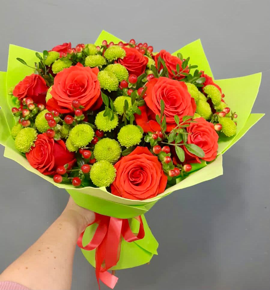 Букет цветов из: Хризантемы и Розы в Зеленогорском Ставропольского края