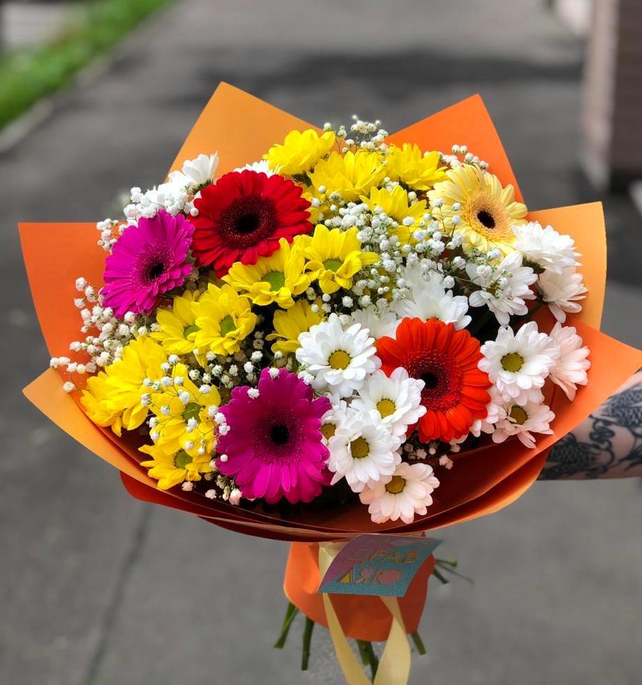 Букет цветов из: Герберы и Хризантемы в Зеленогорском Ставропольского края