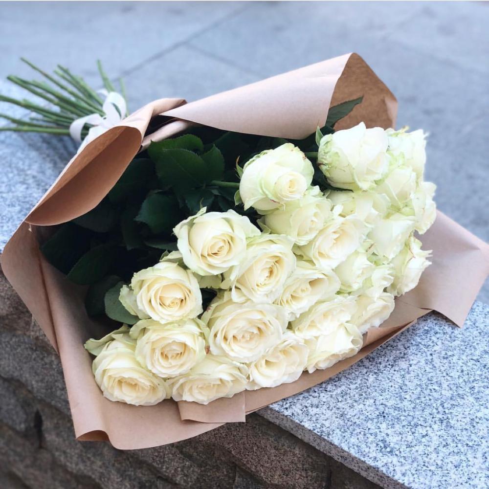 Букет Белые розы Анастасия в Зеленогорском Ставропольского края