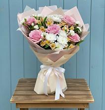 Букет цветов из:  Гвоздики, Орхидеи и Розы в Зеленогорском Ставропольского края