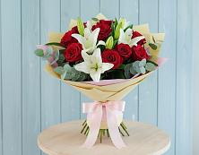 Букет цветов из:  Лилии и Розы в Зеленогорском Ставропольского края