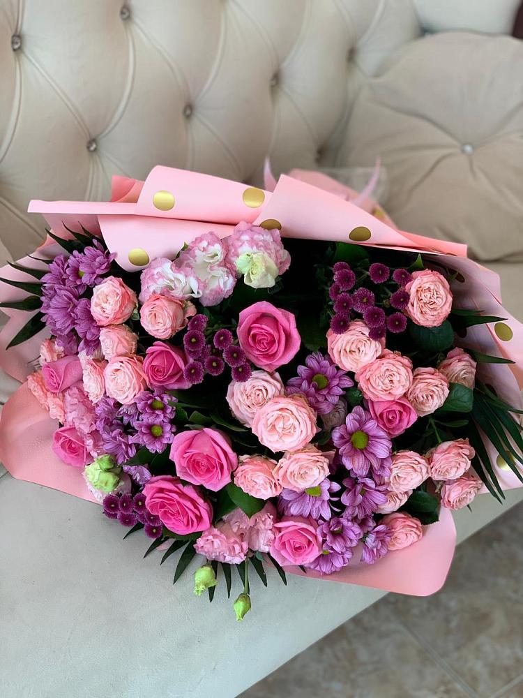 Букет цветов из: Хризантемы, Розы и Лизиантусы в Зеленогорском Ставропольского края