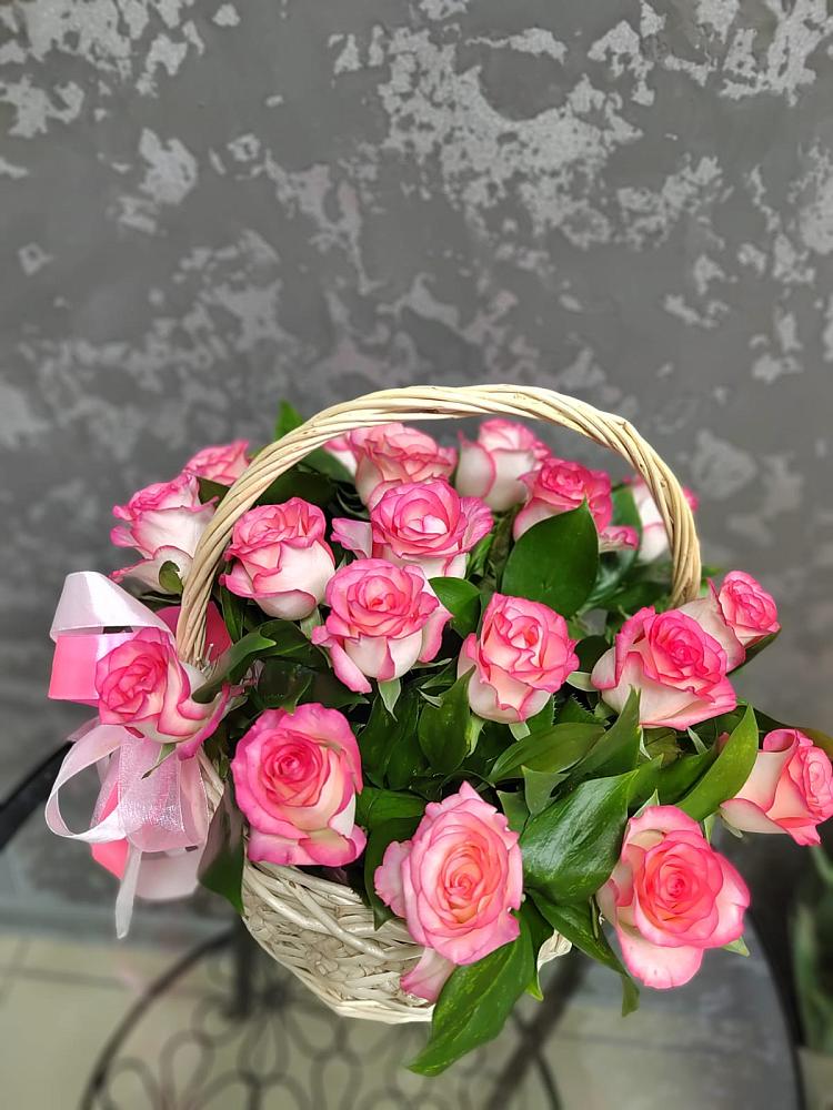 Цветочная композиция из Розы в корзине в Зеленогорском Ставропольского края