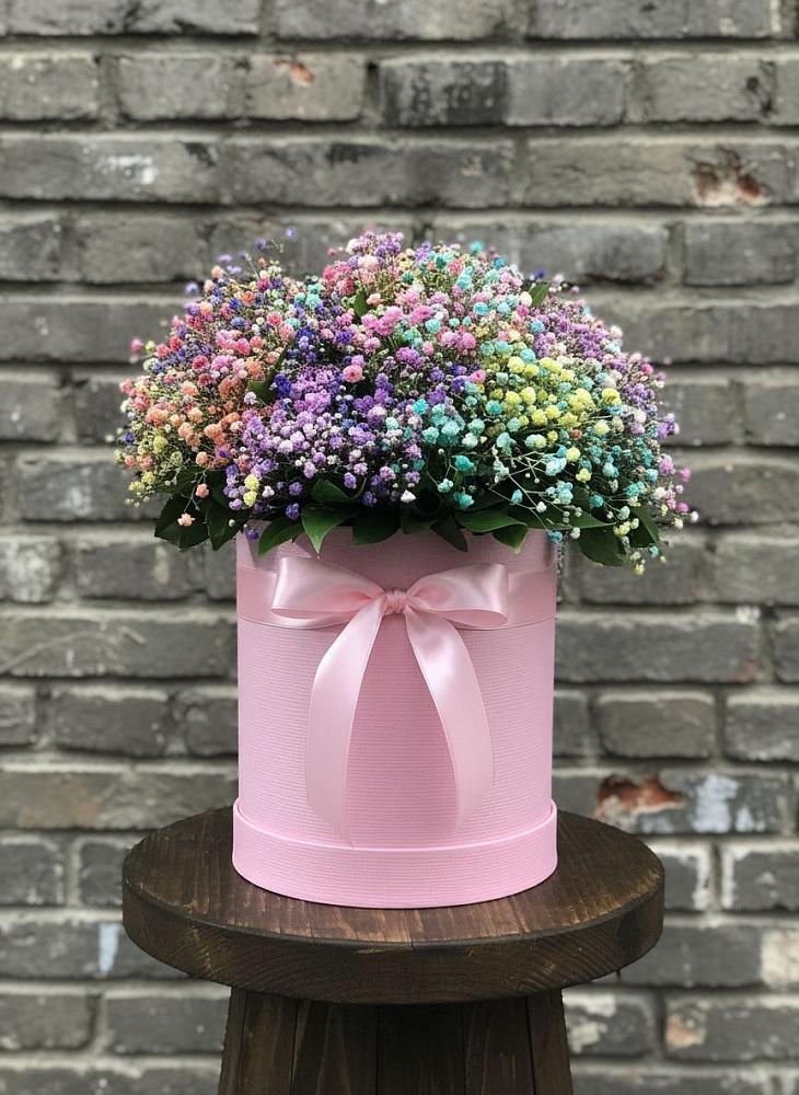 Цветочная композиция из Гипсофила и Розы в шляпной коробке в Зеленогорском Ставропольского края