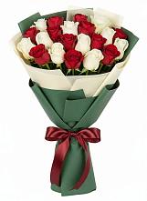 Букет Микс из красных и белых роз в Зеленогорском Ставропольского края