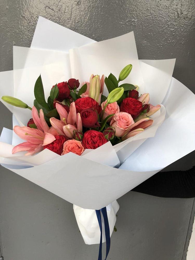 Букет цветов из: Лилии и Розы в Зеленогорском Ставропольского края