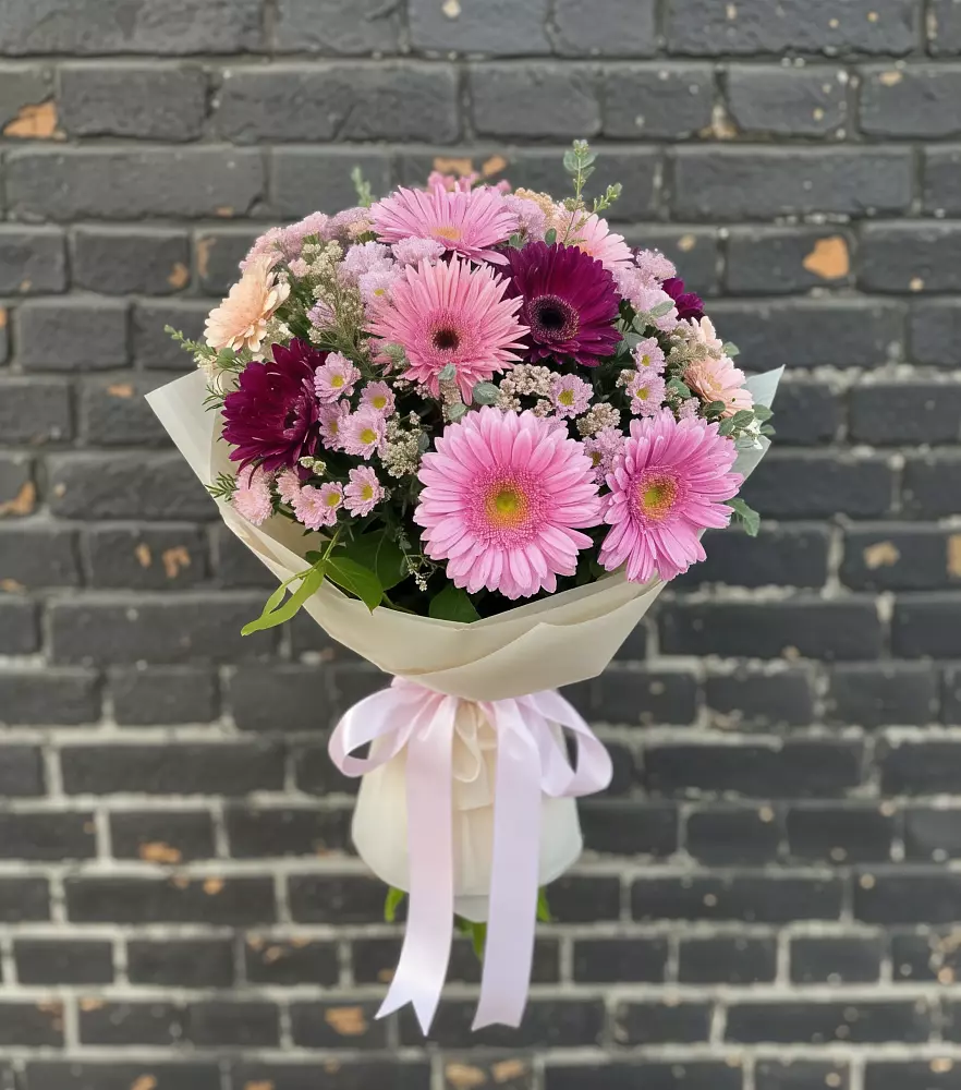 Букет цветов из: Герберы и Хризантемы в Зеленогорском Ставропольского края