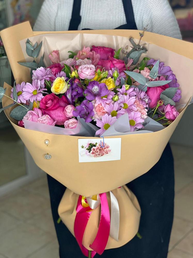 Букет цветов из: Хризантемы, Гвоздики и Альстромерии в Зеленогорском Ставропольского края