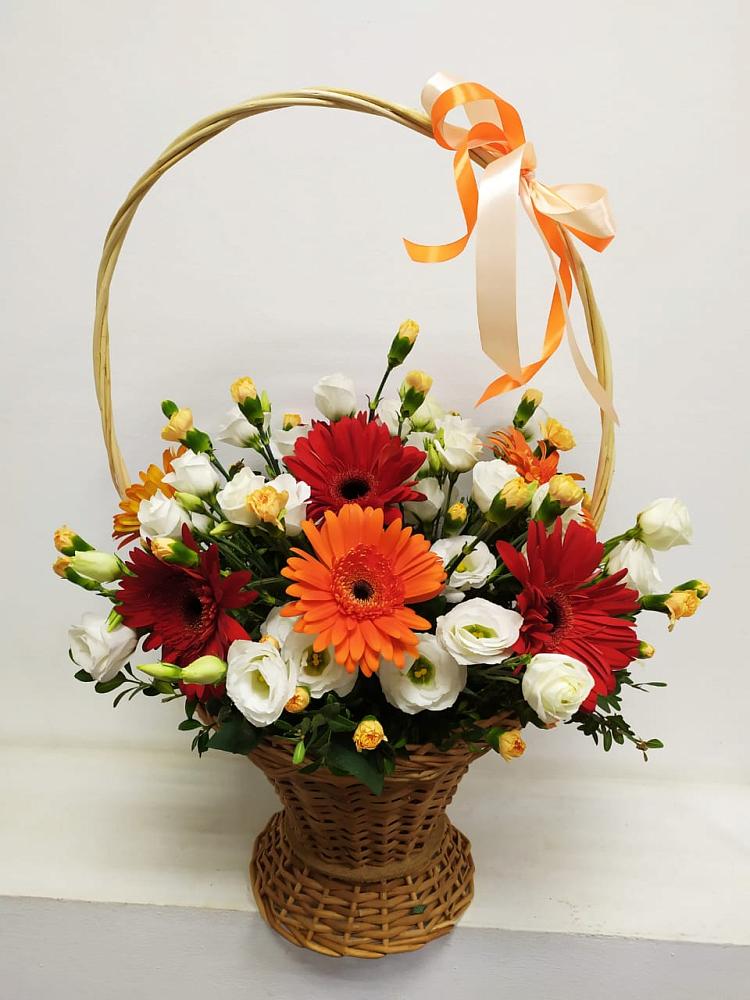 Цветочная композиция из Герберы и Хризантемы в корзине в Зеленогорском Ставропольского края