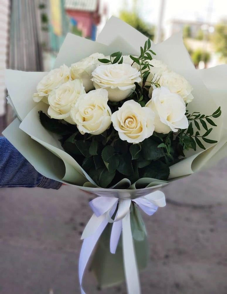 Букет Белые розы Проуд в Зеленогорском Ставропольского края