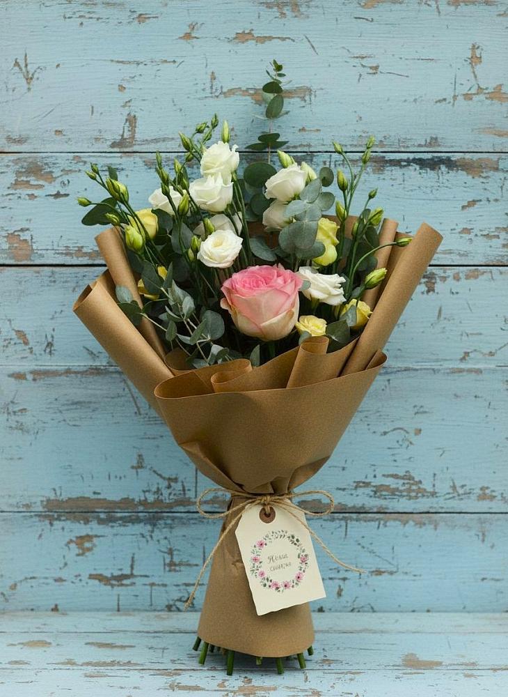 Букет цветов из: Розы и Лизиантусы в Зеленогорском Ставропольского края