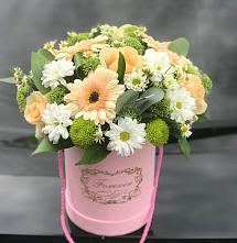 Цветочная композиция из Розы, Герберы и Хризантемы в шляпной коробке в Зеленогорском Ставропольского края