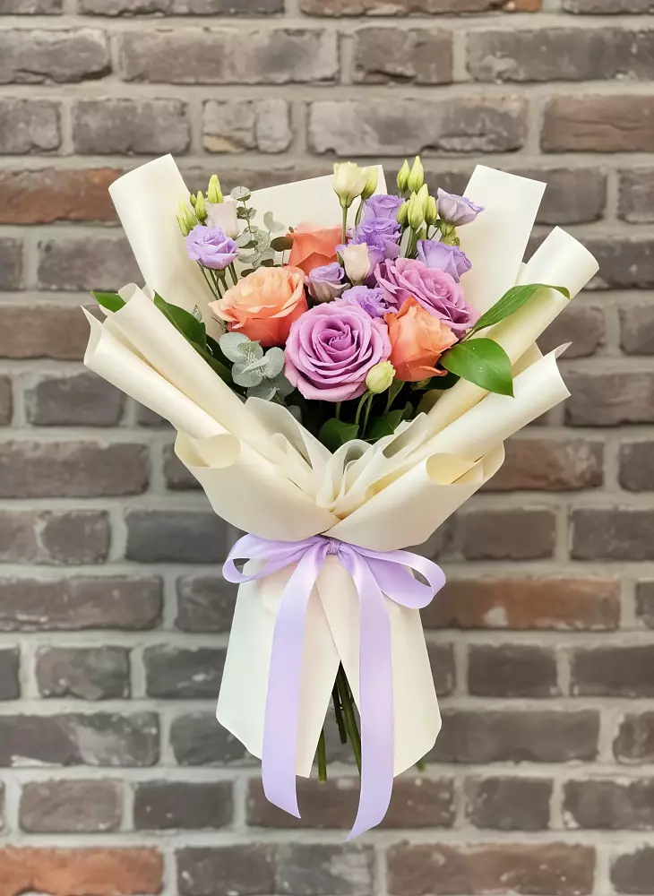 Букет цветов из: Лизиантусы и Розы в Зеленогорском Ставропольского края