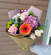 Букет цветов из:  Розы, Хризантемы, Гвоздики и Герберы в Зеленогорском Ставропольского края