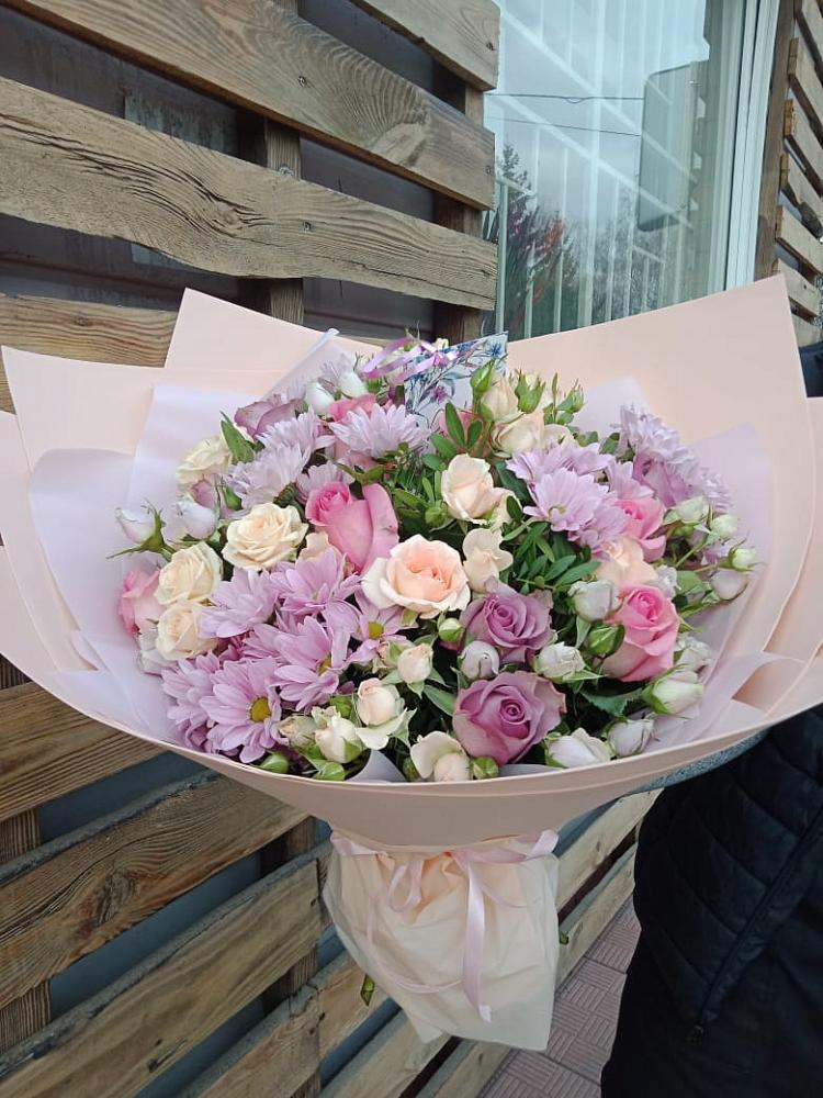 Букет цветов из: Розы и Хризантемы в Зеленогорском Ставропольского края