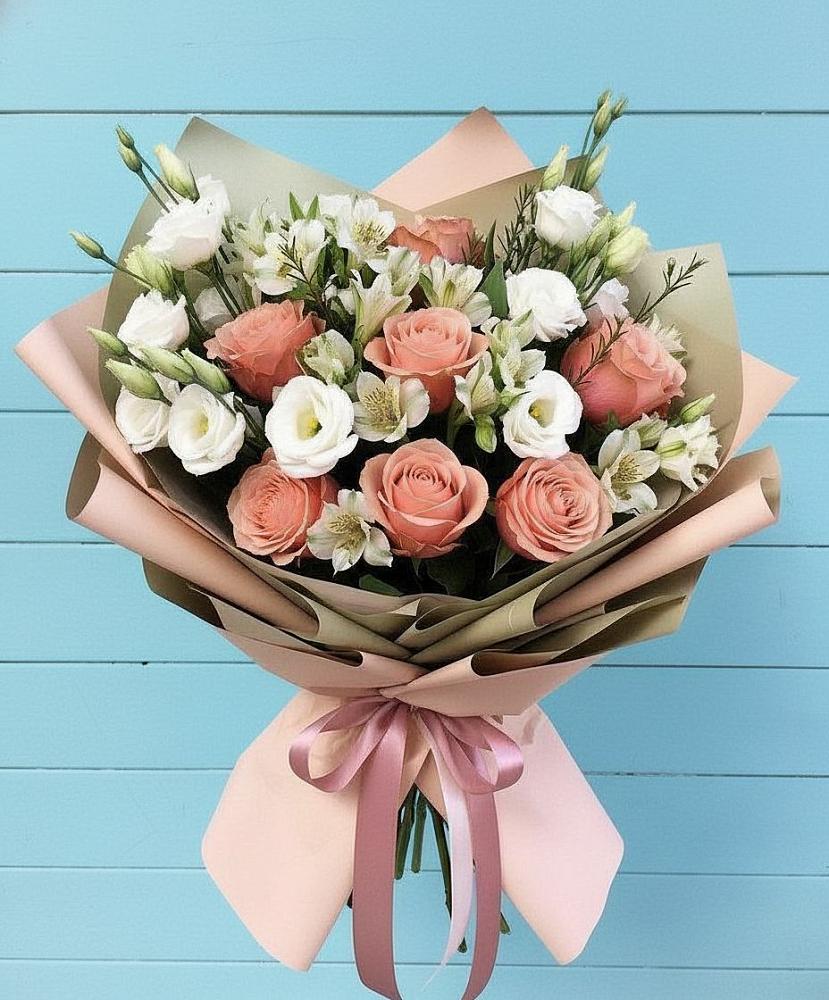 Букет цветов из: Розы, Альстромерии и Лизиантусы в Зеленогорском Ставропольского края