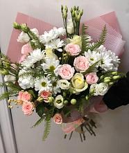 Букет цветов из:  Хризантемы, Розы и Лизиантусы в Зеленогорском Ставропольского края
