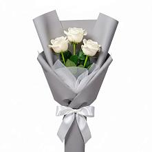 Букет 3 белые розы в Зеленогорском Ставропольского края