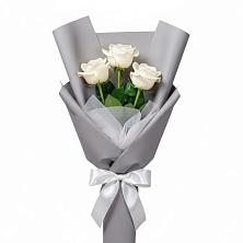 Букет 3 белые розы в Зеленогорском Ставропольского края