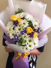 Букет цветов из:  Ирисы, Хризантемы и Розы в Зеленогорском Ставропольского края