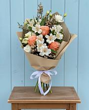 Букет цветов из:  Альстромерии, Лизиантусы, Розы и Хризантемы в Зеленогорском Ставропольского края