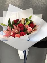 Букет цветов из:  Лилии и Розы в Зеленогорском Ставропольского края