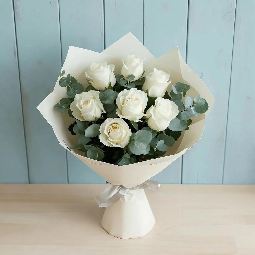 Букет Белые розы в Эвкалипте в Зеленогорском Ставропольского края