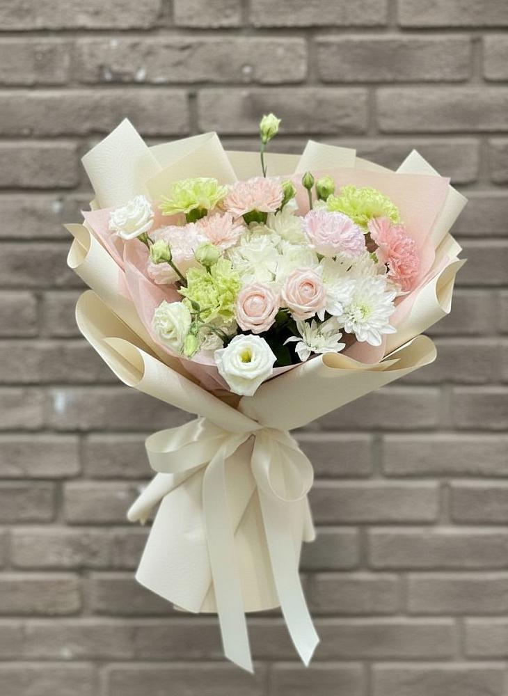 Букет цветов из: Гвоздики, Розы, Лизиантусы и Хризантемы в Зеленогорском Ставропольского края