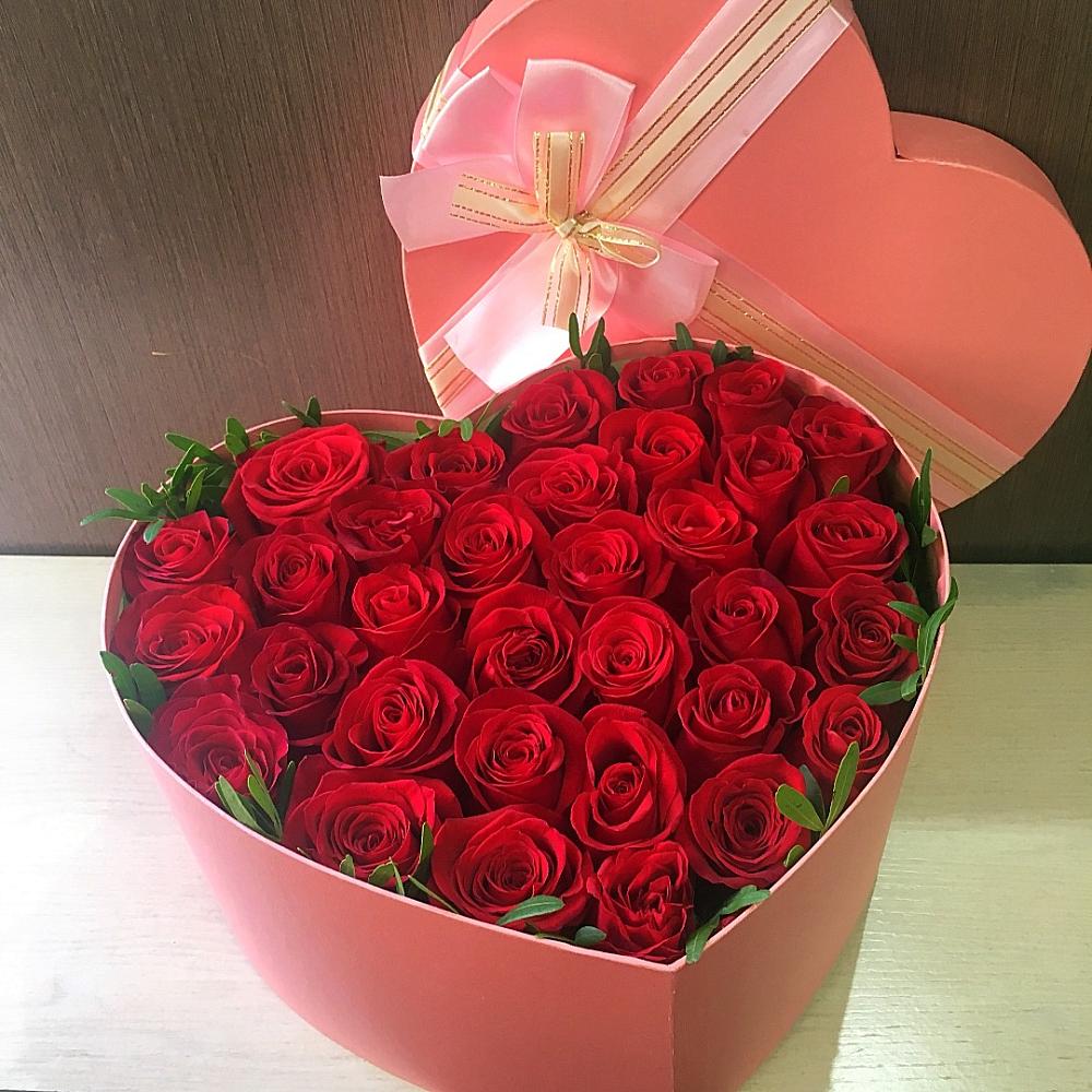 Цветочная композиция из Розы в коробке в виде сердца в Зеленогорском Ставропольского края