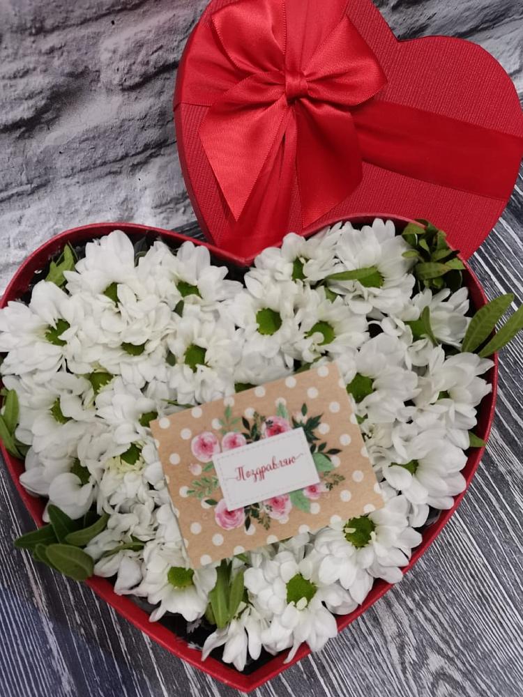 Цветочная композиция из Хризантемы в виде сердца в Зеленогорском Ставропольского края