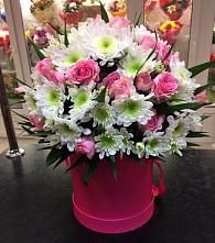 Цветочная композиция из Розы и Хризантемы в шляпной коробке в Зеленогорском Ставропольского края