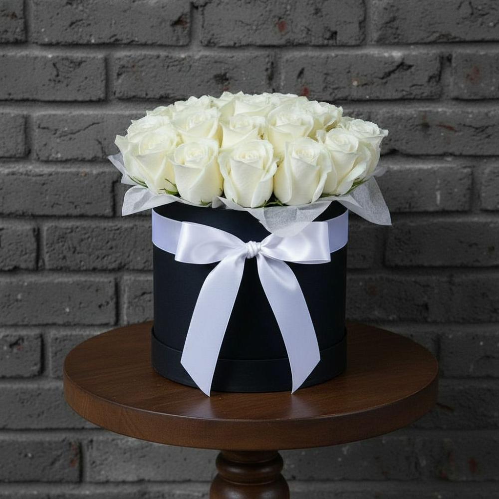 Цветочная композиция из Розы в шляпной коробке в Зеленогорском Ставропольского края