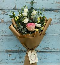 Букет цветов из:  Розы и Лизиантусы в Зеленогорском Ставропольского края