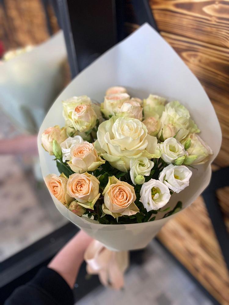 Букет цветов из: Розы и Лизиантусы в Зеленогорском Ставропольского края