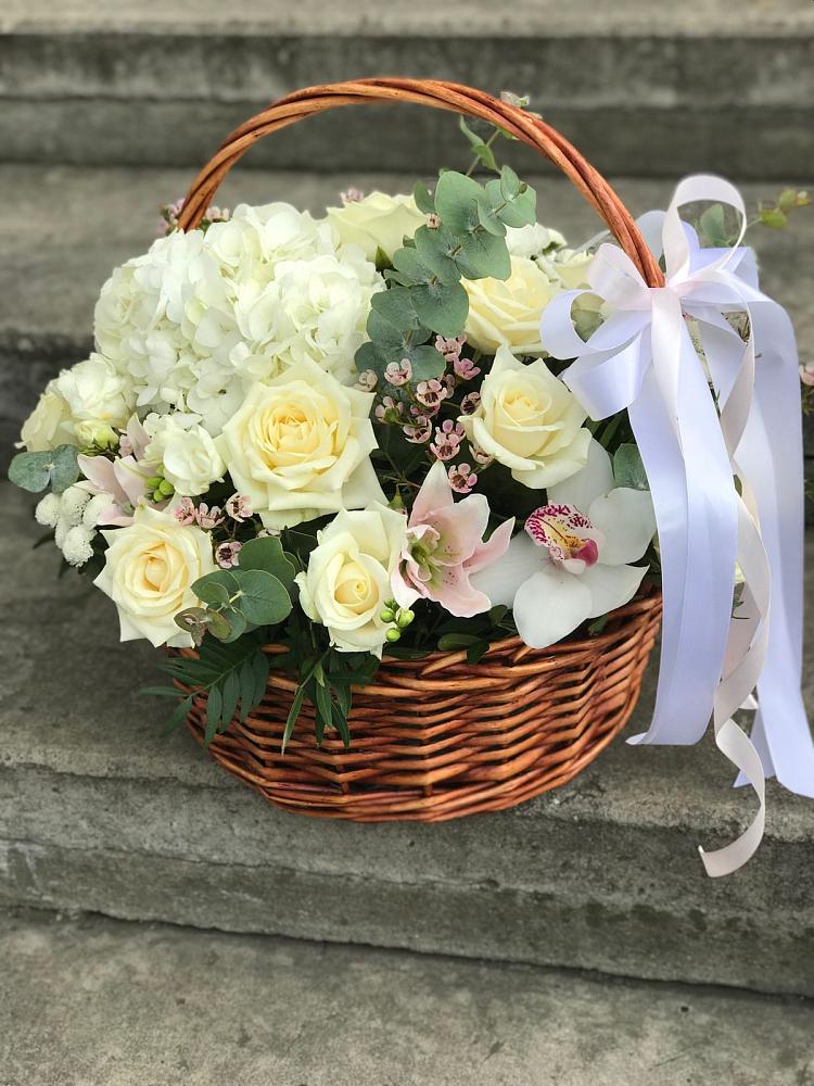Цветочная композиция из Орхидеи и Розы в корзине в Зеленогорском Ставропольского края