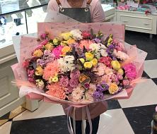 Букет цветов из:  Розы, Хризантемы и Лизиантусы в Зеленогорском Ставропольского края